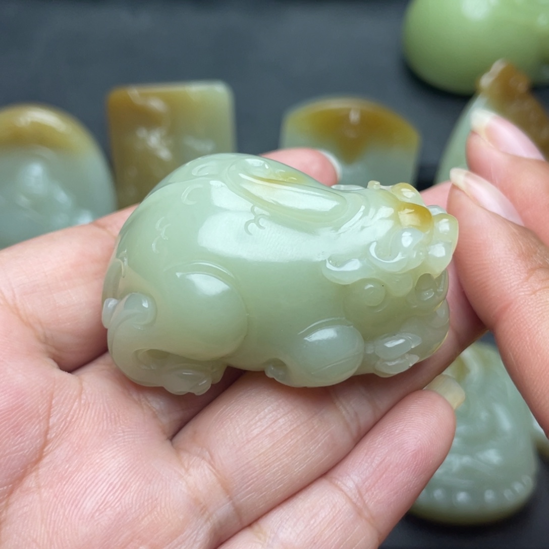 和田玉未镶嵌颈饰