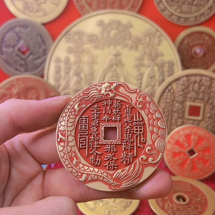 精品山花钱护您万周全！（现代工艺品