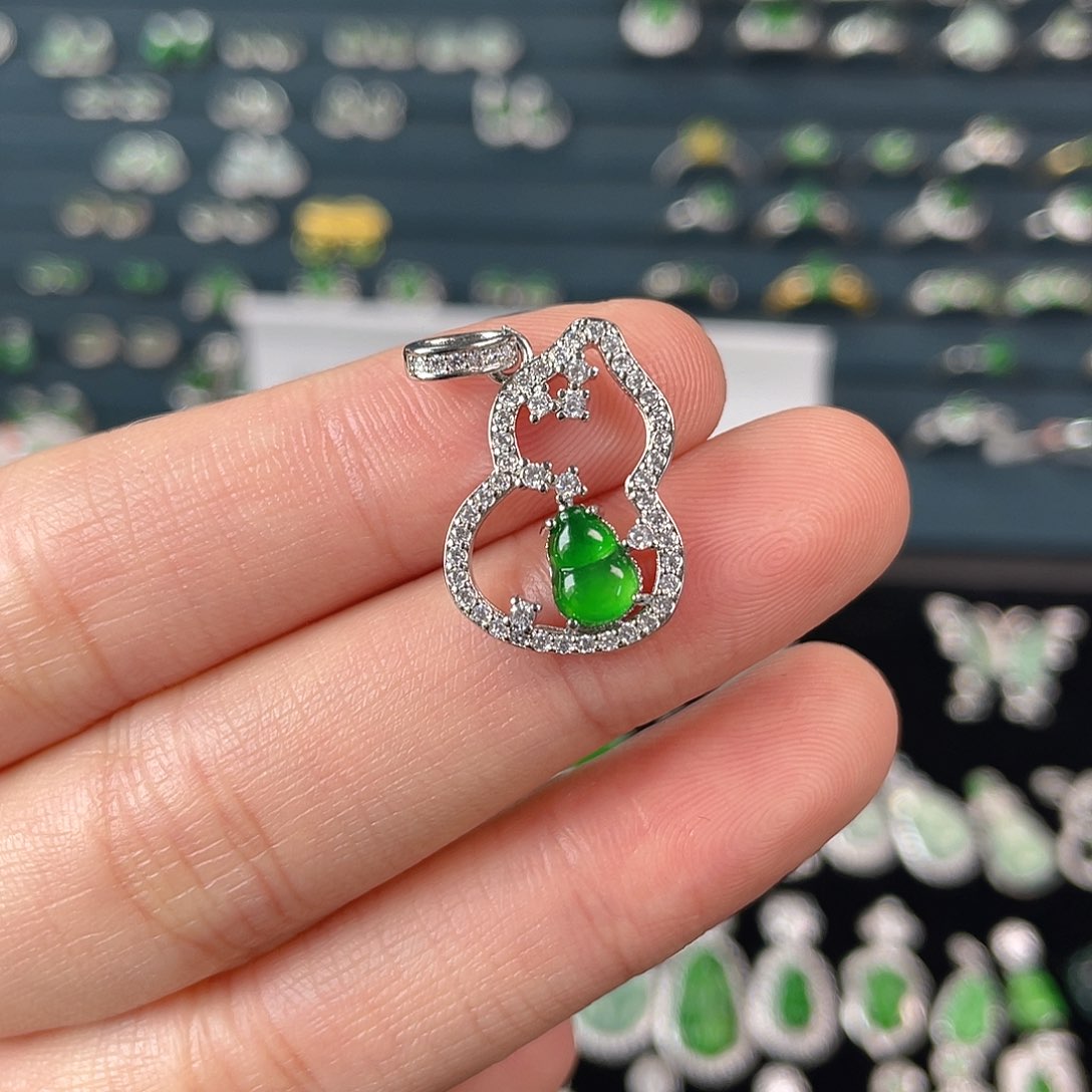 吊坠(不含链)未镶嵌翡翠