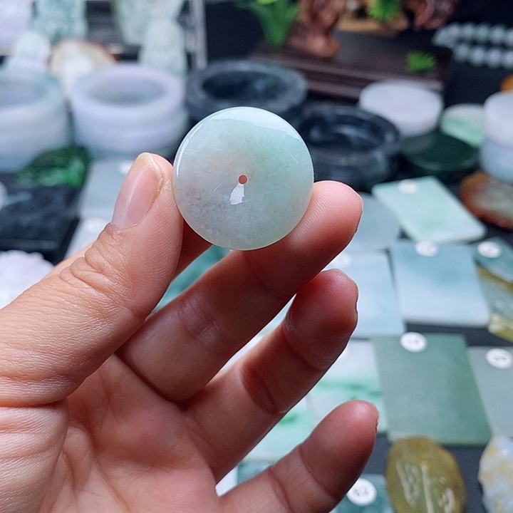 翡翠挂件未镶嵌翡翠