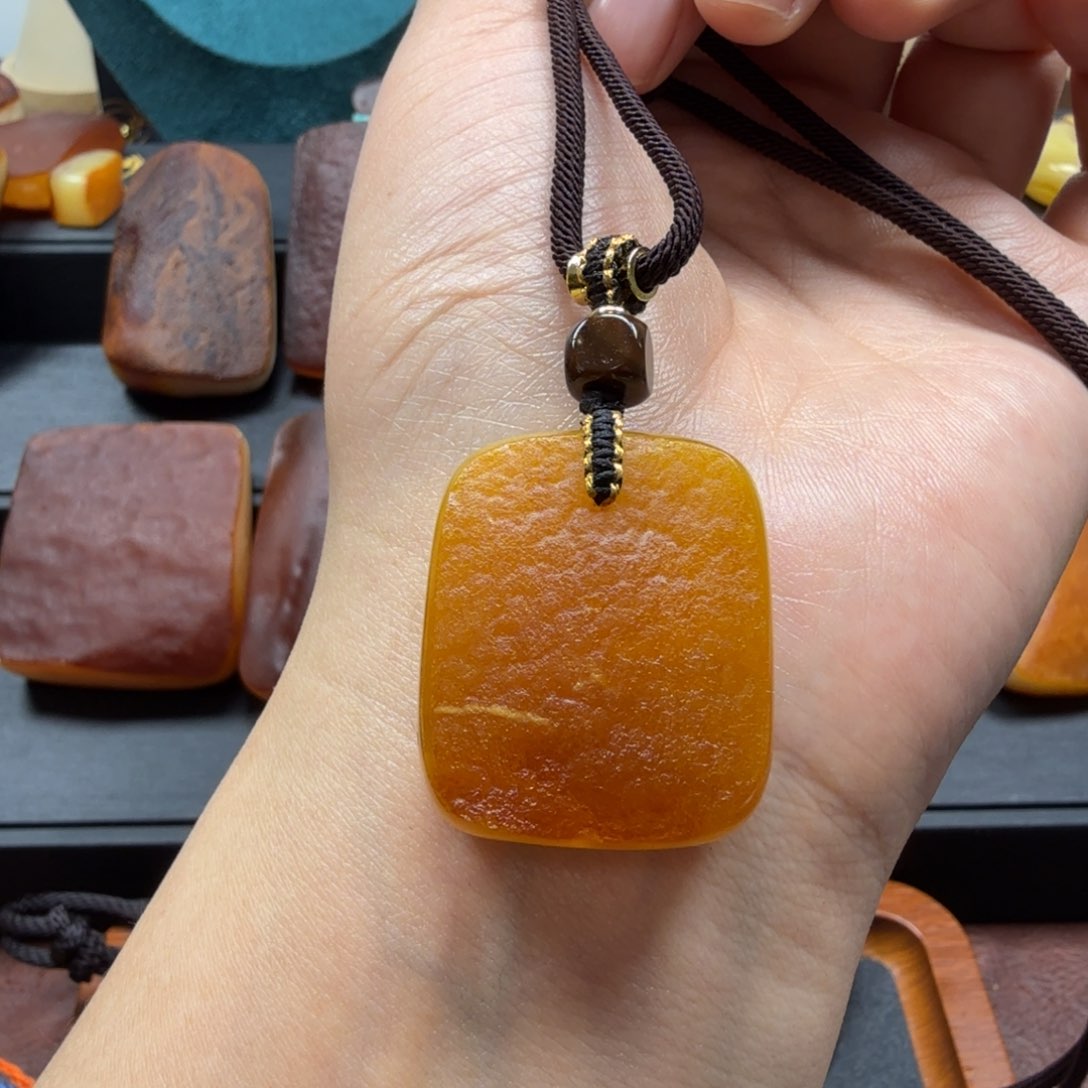 琥珀吊坠(赠链)未镶嵌