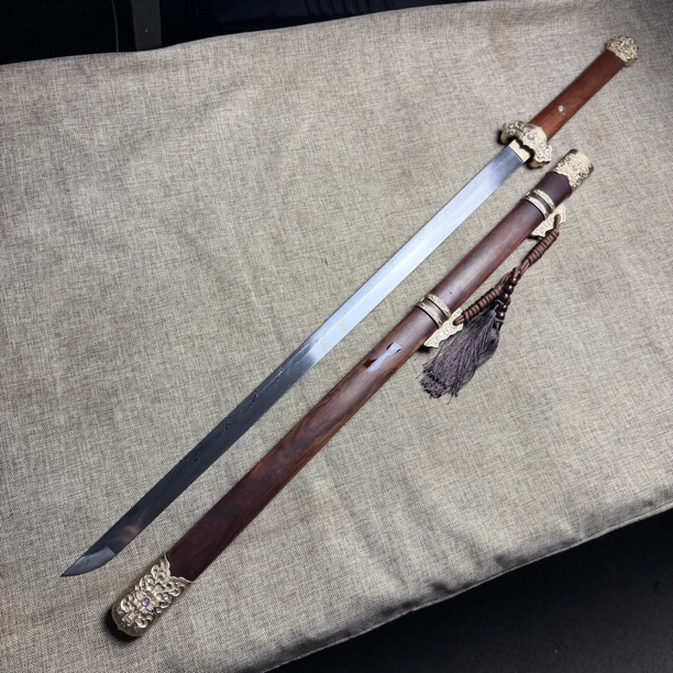 3421 龙泉昊天宝剑大马士革牛转纹烧刃铜装未开刃