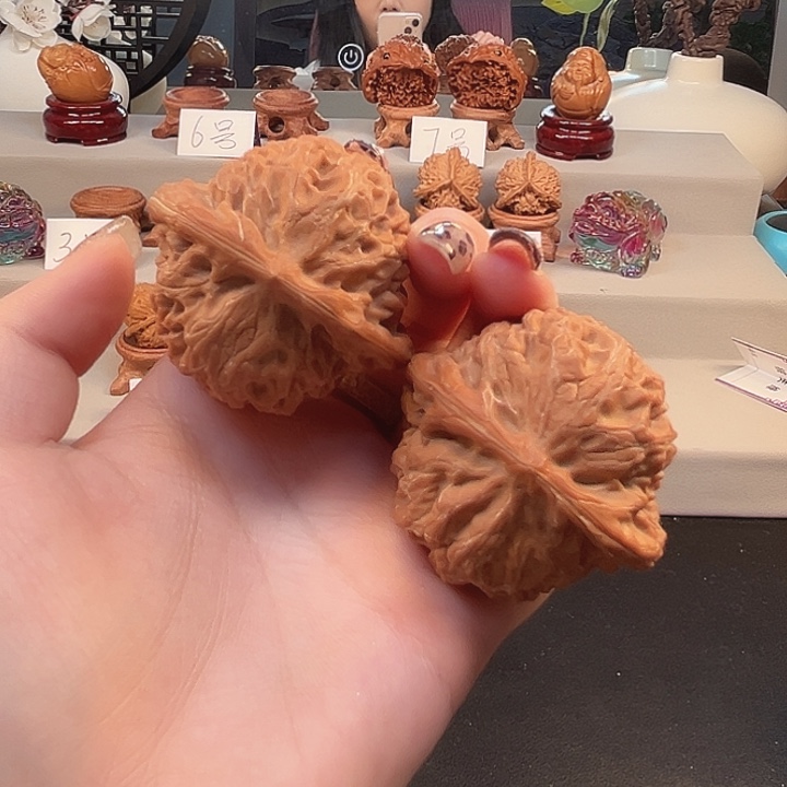 桃核把件宫灯狮子头