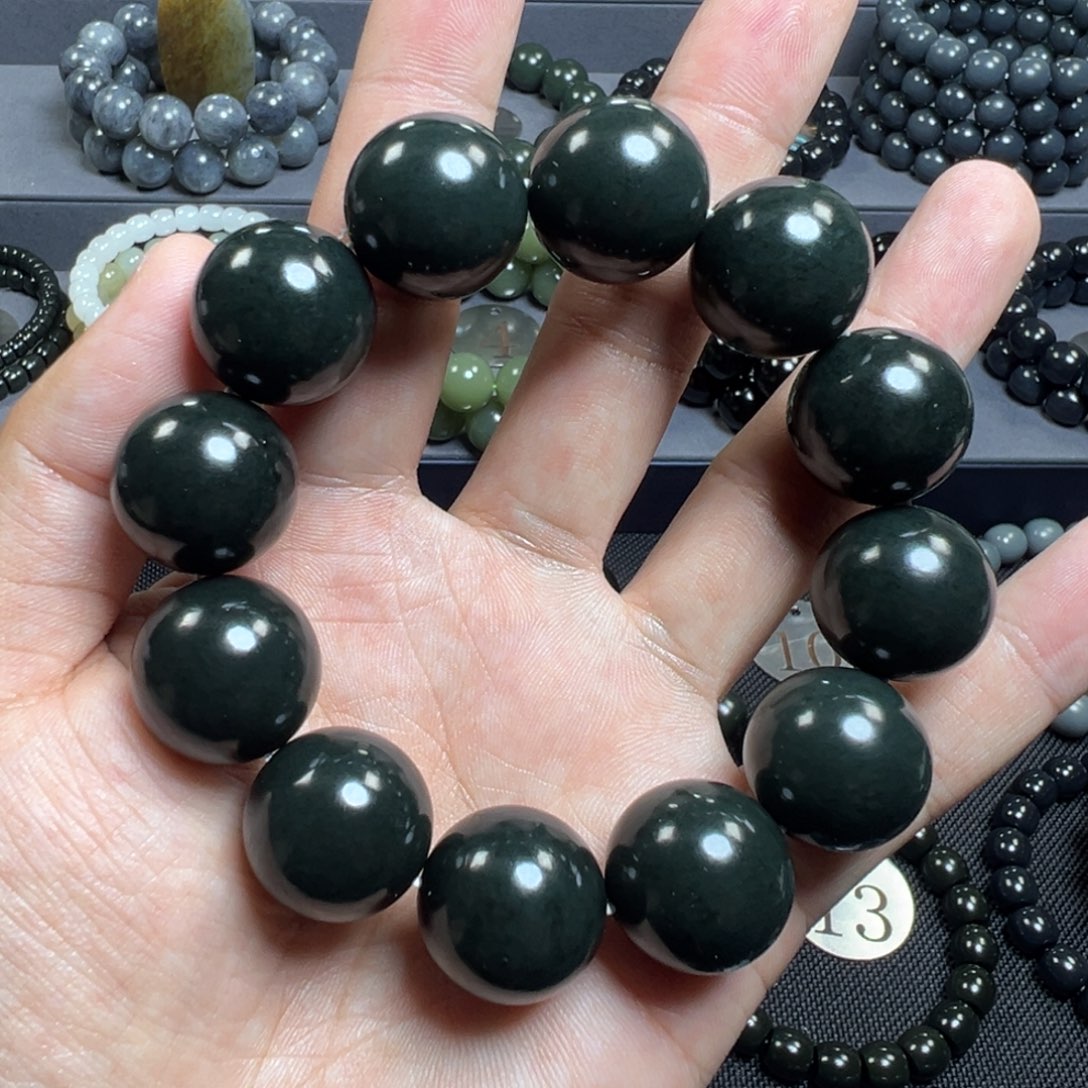 云***上和田玉未镶嵌手链