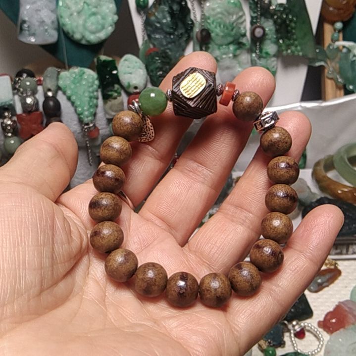 翡翠吊坠(赠链)未镶嵌