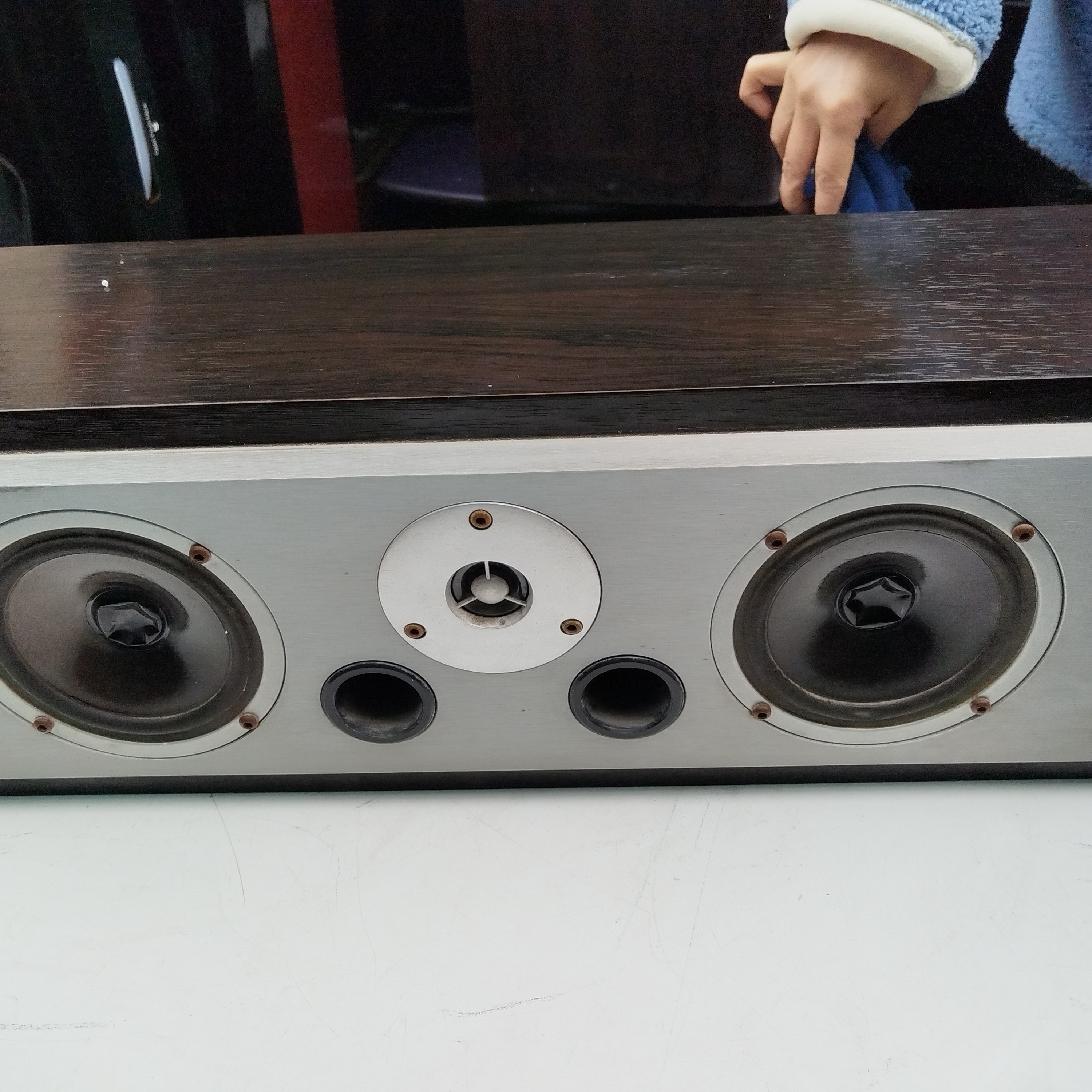 8新  中置一条，成色如图，不包邮费，不支持七天无理由退货