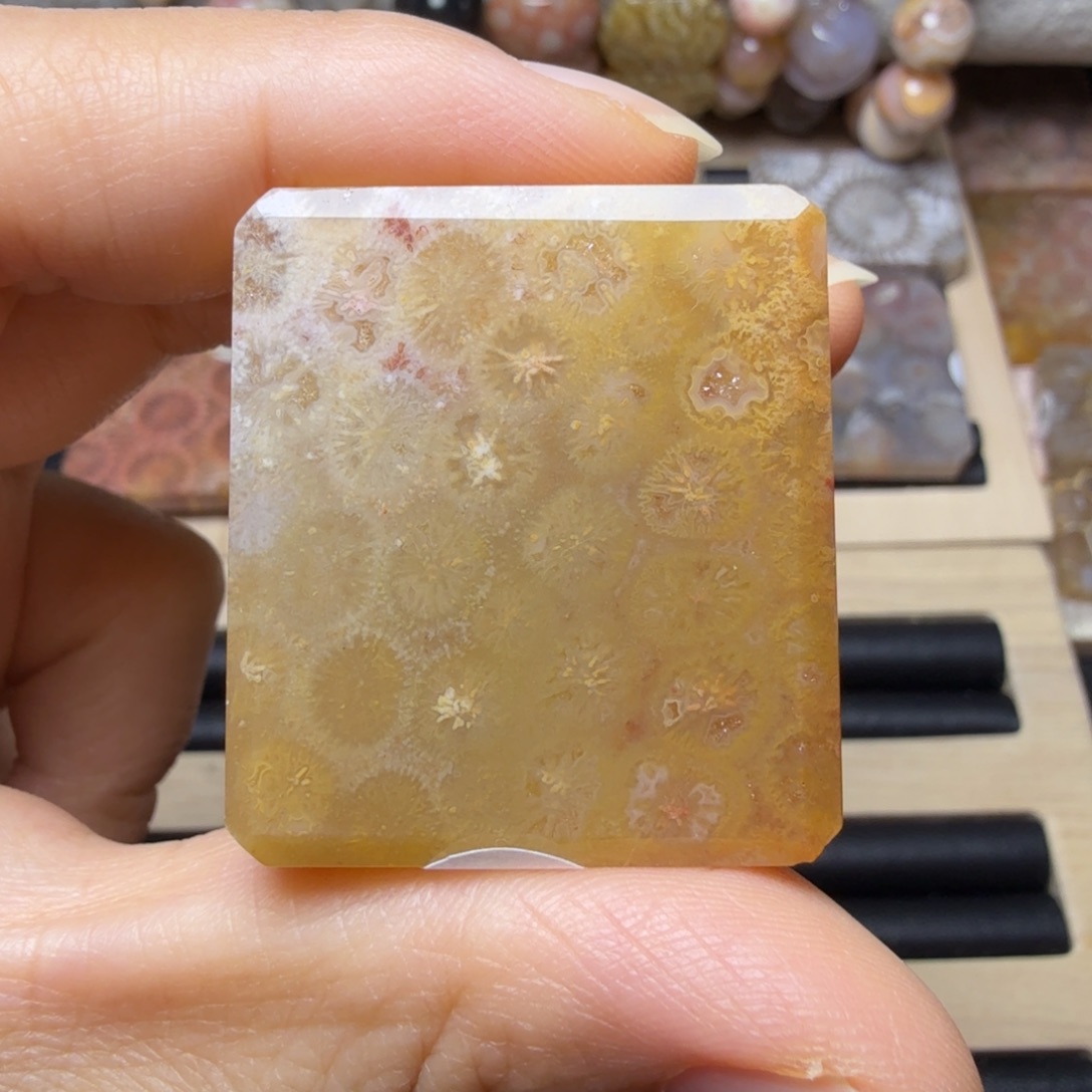 硅化玉未镶嵌绿黄冰，手工牌