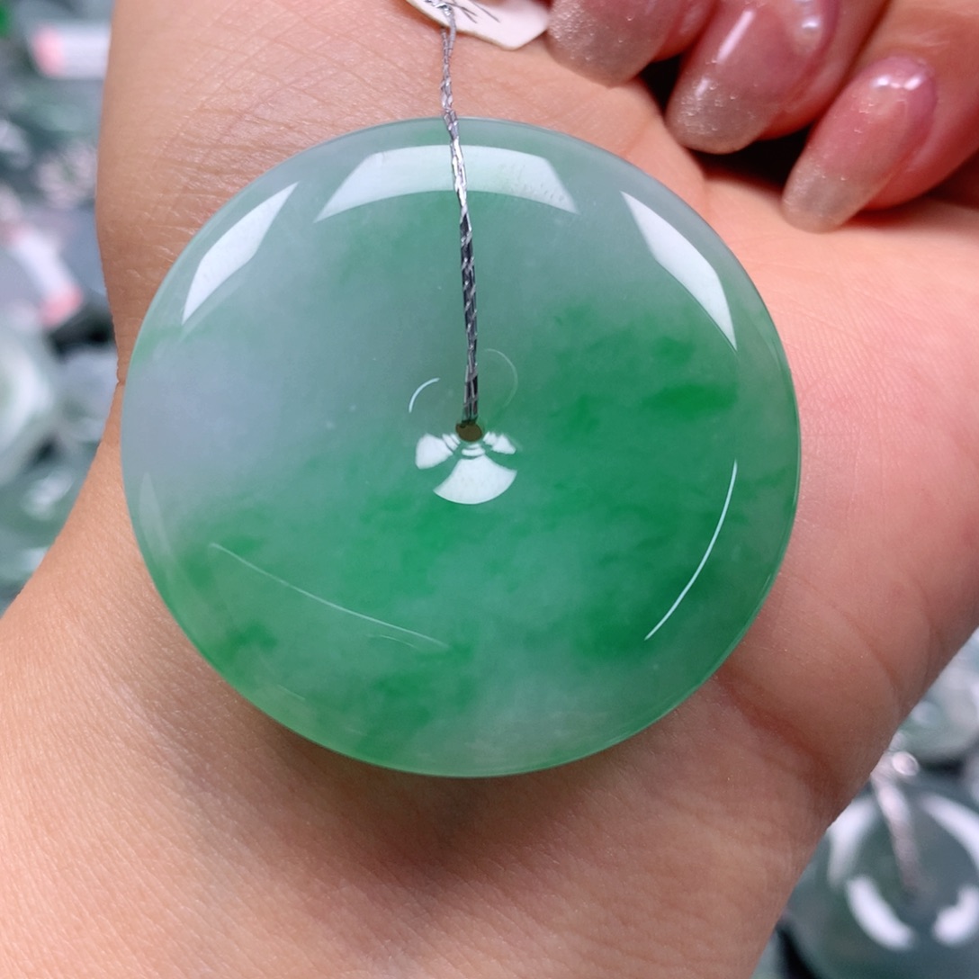 翡翠颈饰未镶嵌天然翡翠