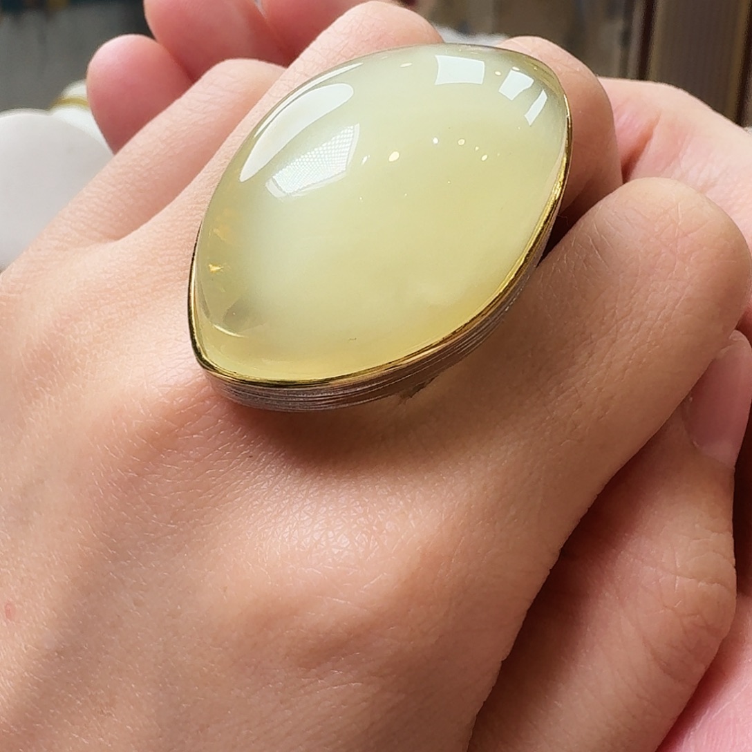 琥珀未镶嵌颈饰戒指