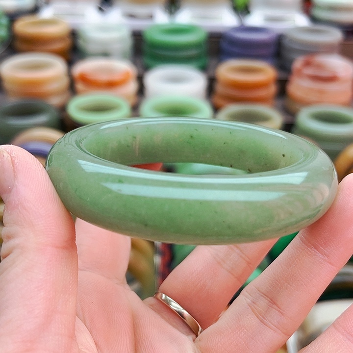 未镶嵌手镯（圆镯）石英质玉