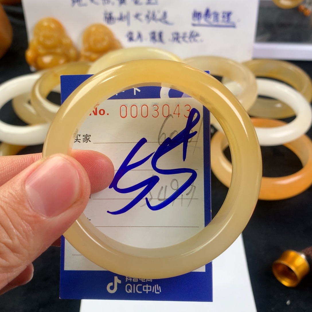 石英质玉（黄龙玉）手镯未镶嵌