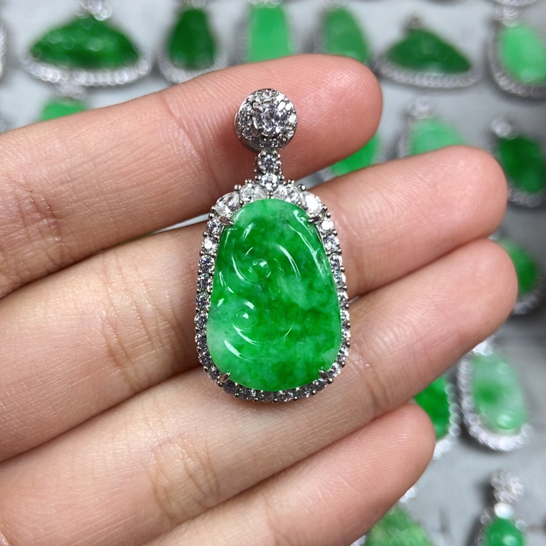 颈饰未镶嵌翡翠如意