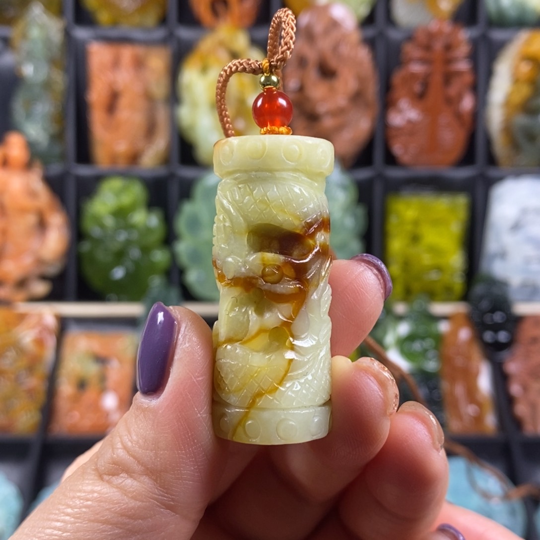 蛇纹石玉颈饰合金