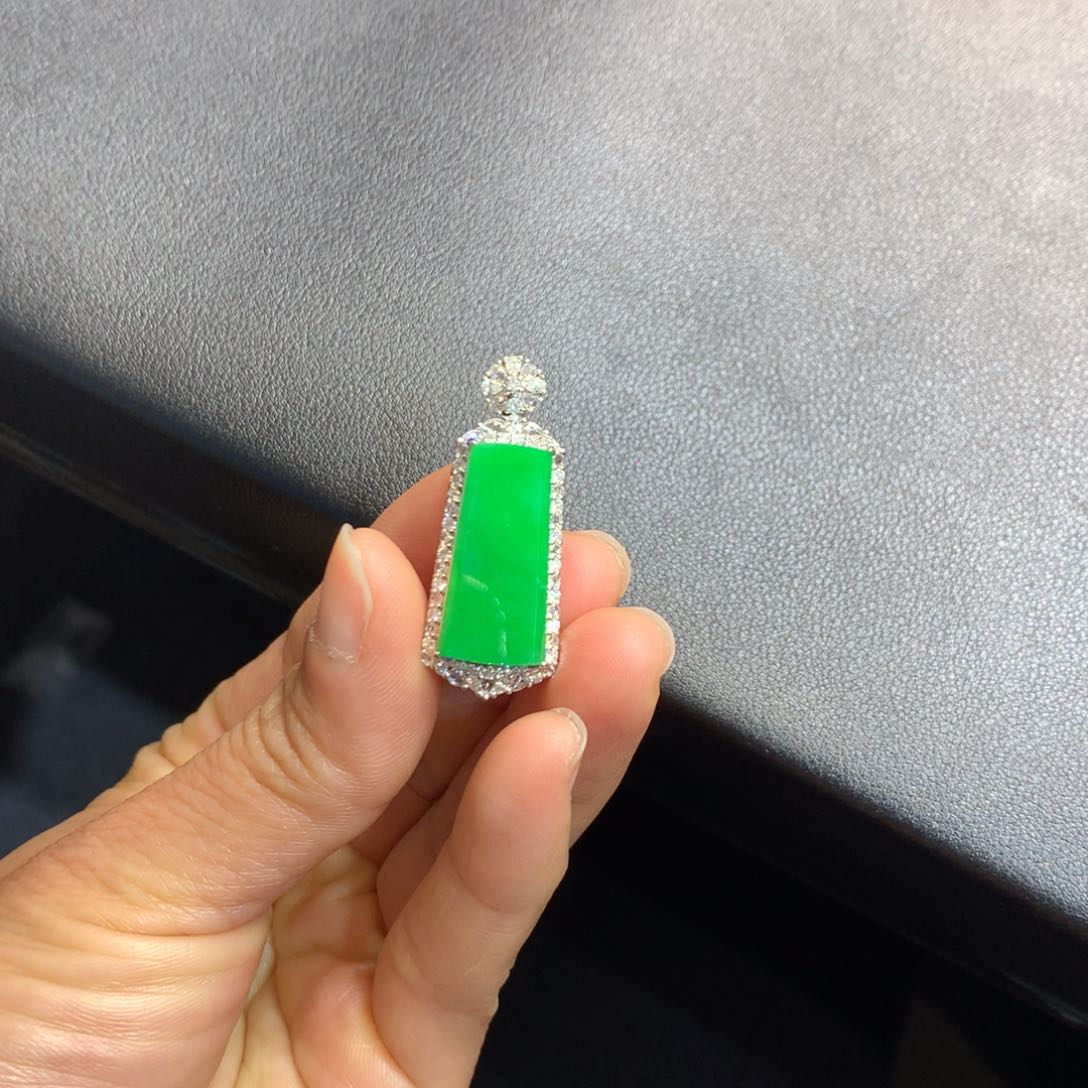 翡翠吊坠(不含链)18K金镶嵌