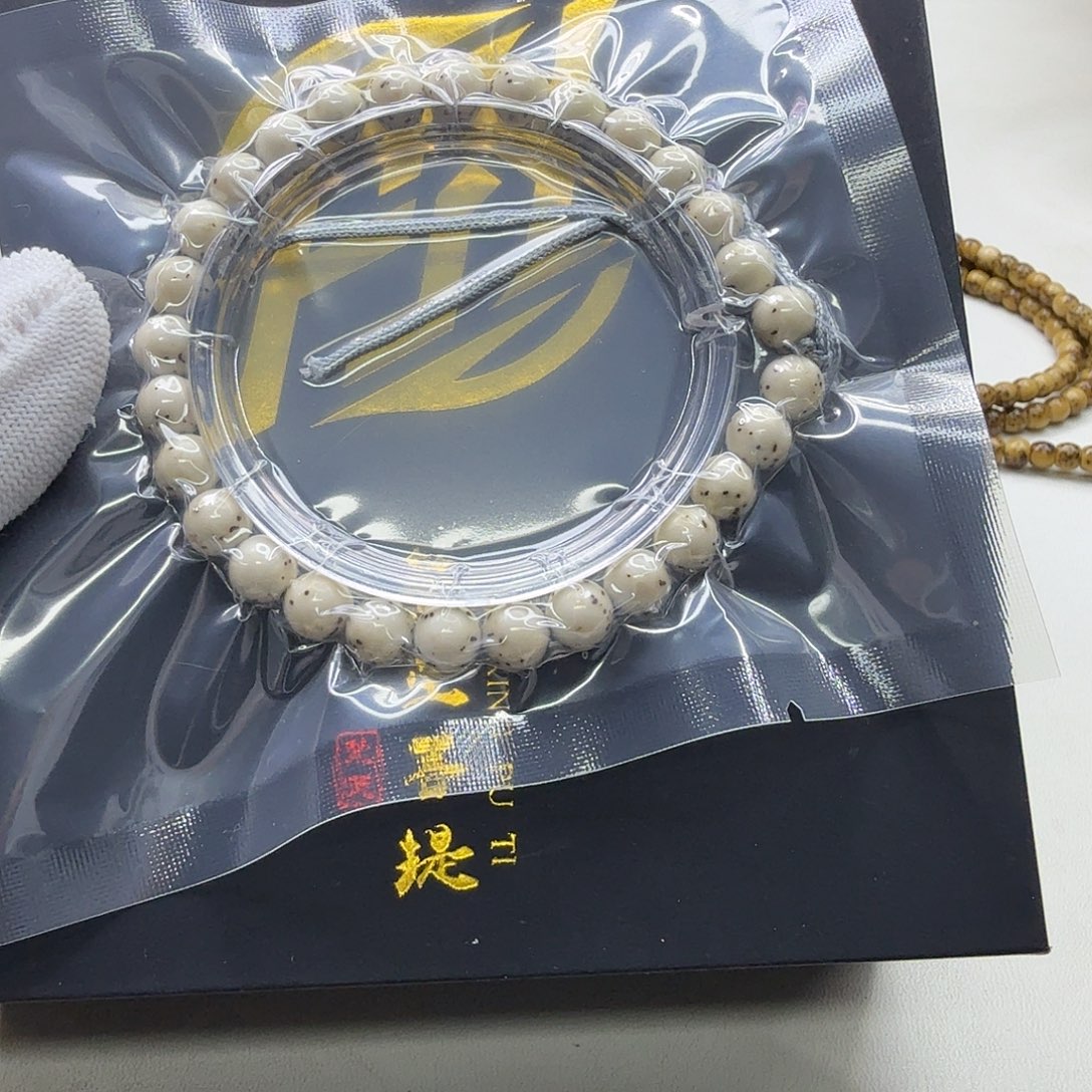 吊坠星月菩提11梵天头条冰白通体龙蛋8圆手持一物一图