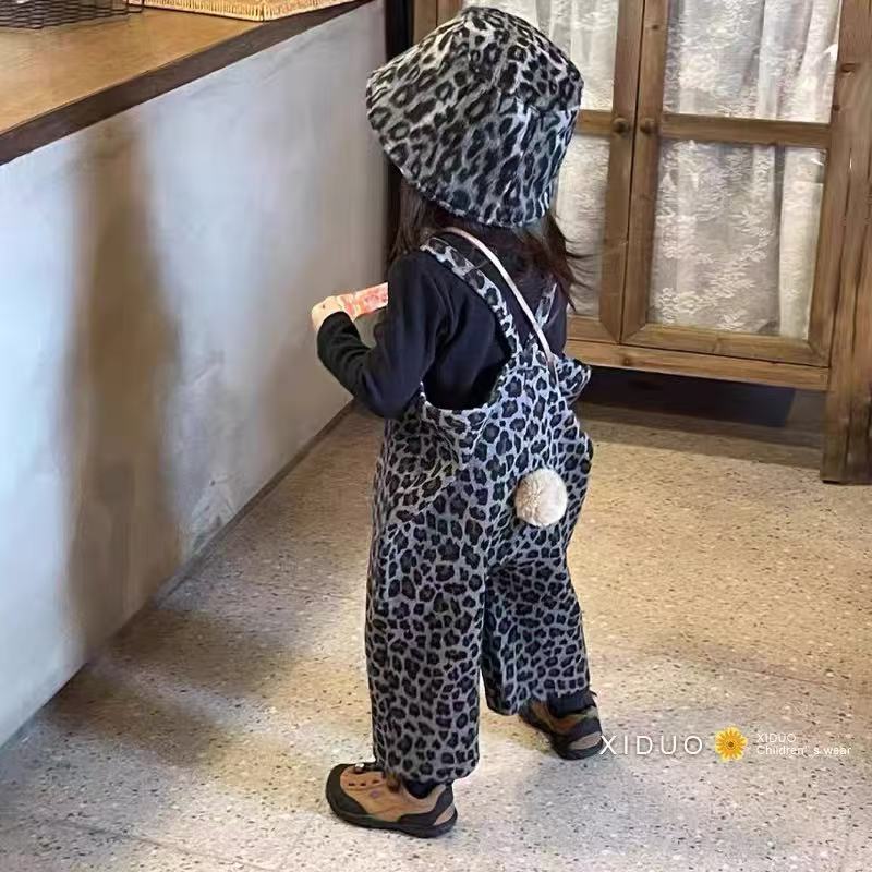 K609儿童男女童可爱毛毛球豹纹背带裤