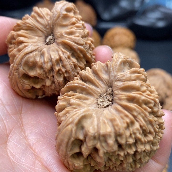 文玩核桃吊坠凹底南疆42尺