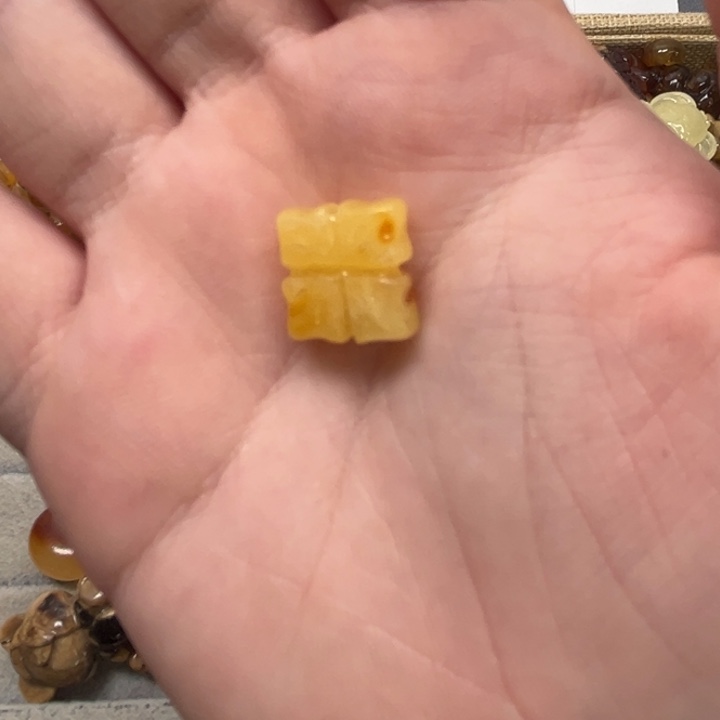 裸石琥珀未镶嵌是***呀天然蜜蜡配件