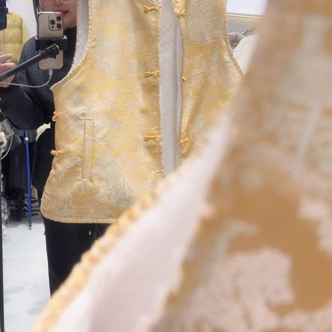 黄色的马甲两面穿