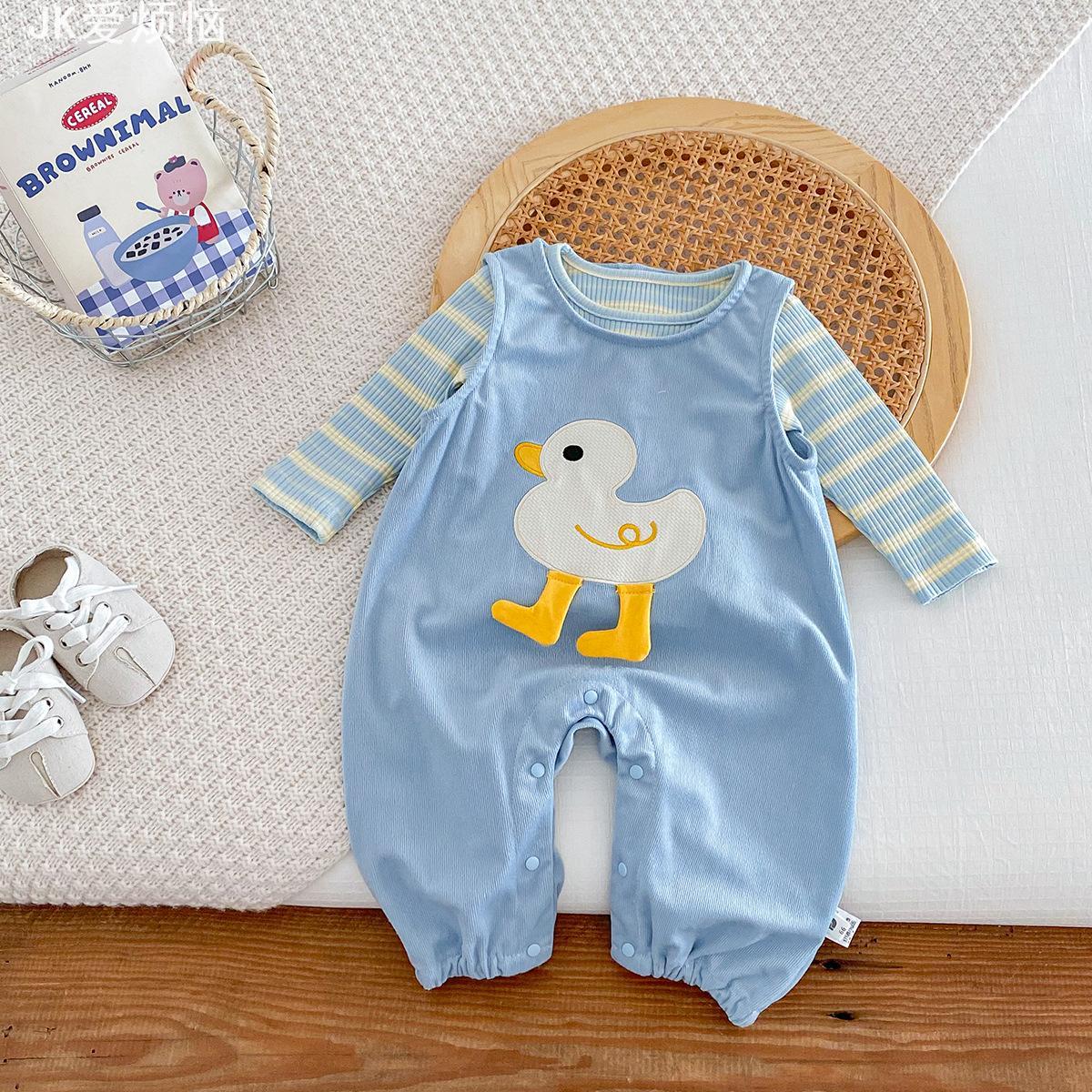 doudop轻奢婴儿衣服秋季套装男女宝宝可爱条纹打底衫小鸭子超萌背