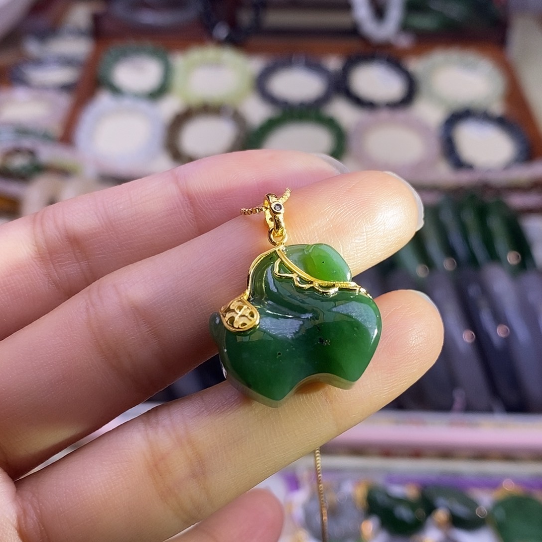 颈饰未镶嵌和田玉碧玉银吊坠