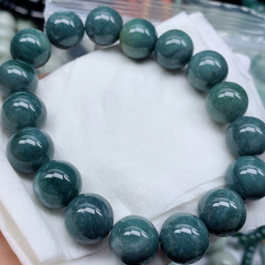 翡翠颈饰未镶嵌手串