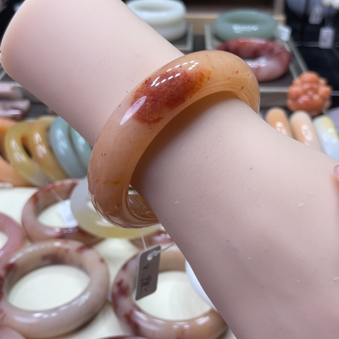 未镶嵌手镯石英岩玉