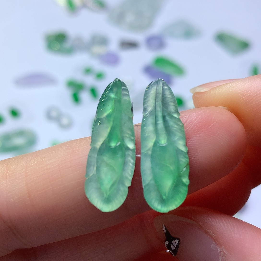 翡翠未镶嵌颈饰羽毛