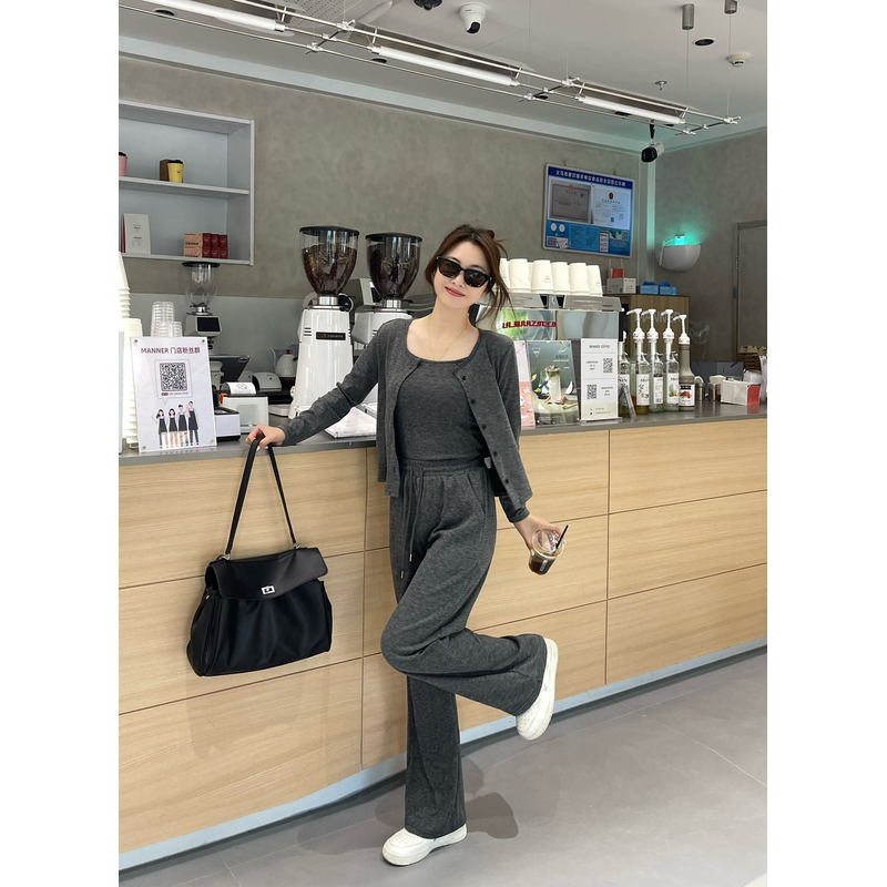 莹莹家（秋款）特惠三件套糯米女套装