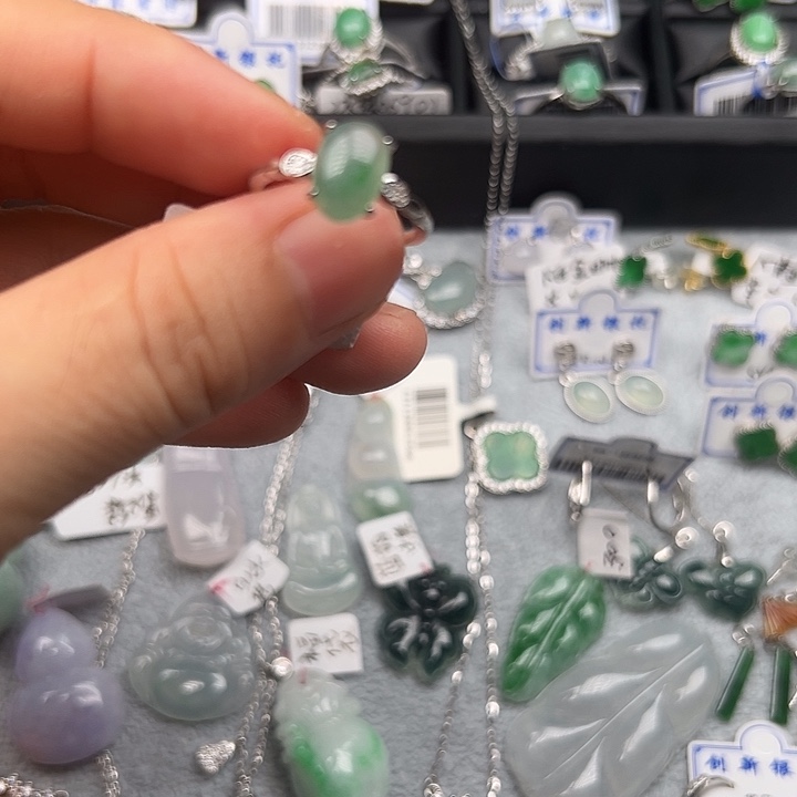 未镶嵌戒指翡翠戒指