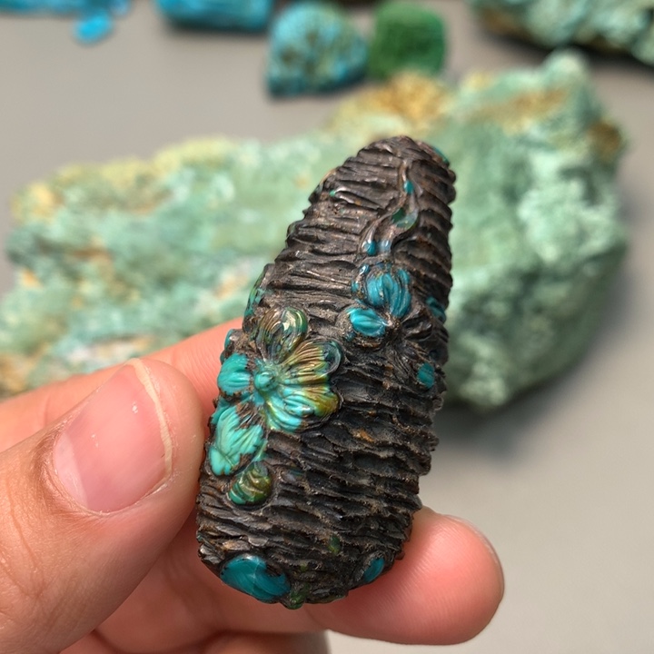 绿松石未镶嵌颈饰