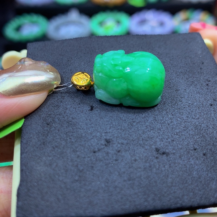 翡翠18K金镶嵌颈饰翡翠