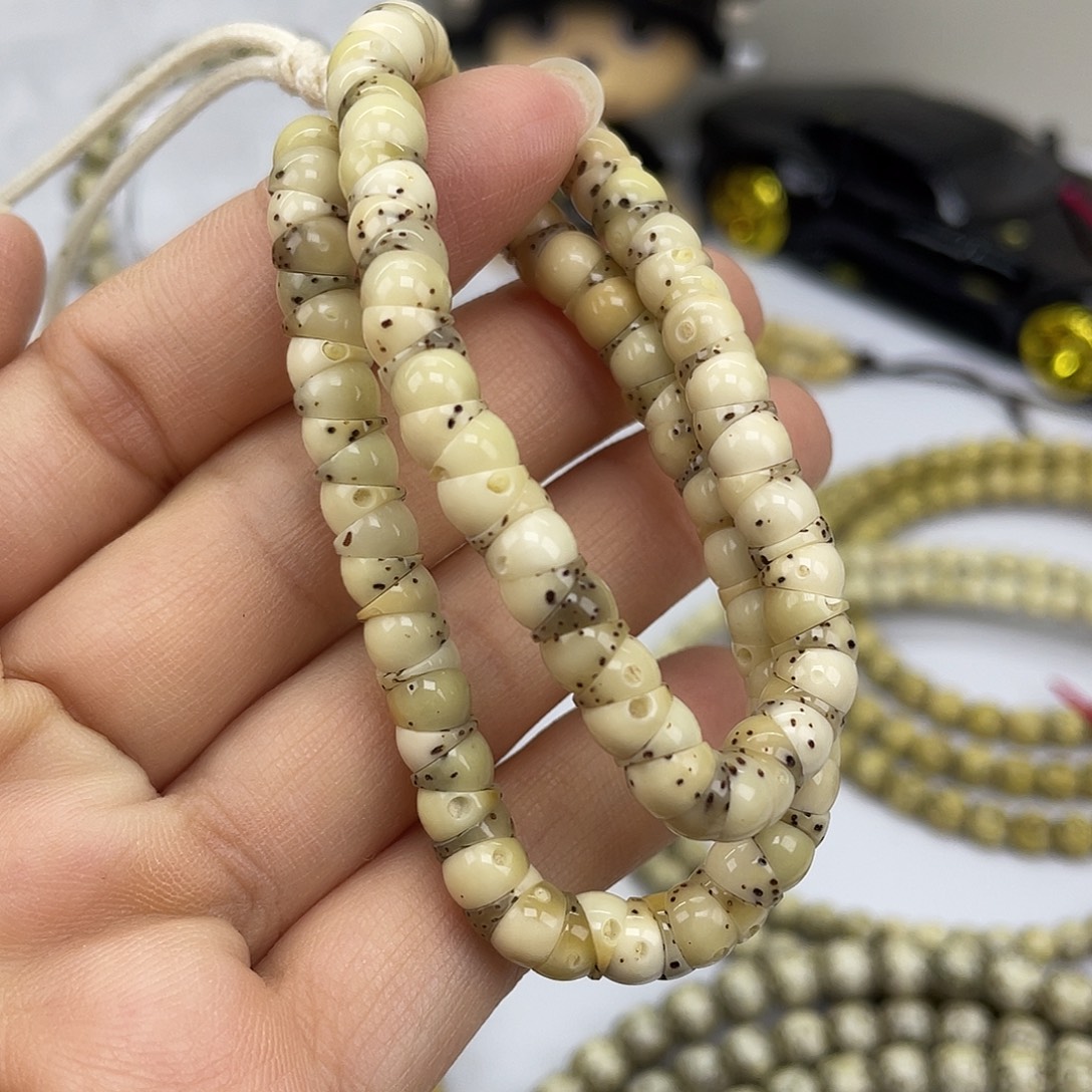 吊坠星月菩提玉化大肠