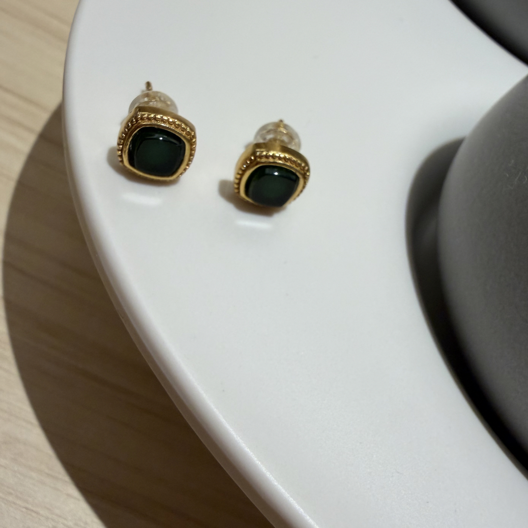 【玖易阁】“灵动纳福•翡翠耳钉”耳钉