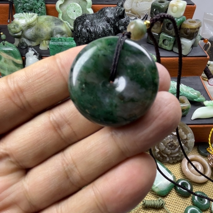 独山玉未镶嵌珠宝半成品