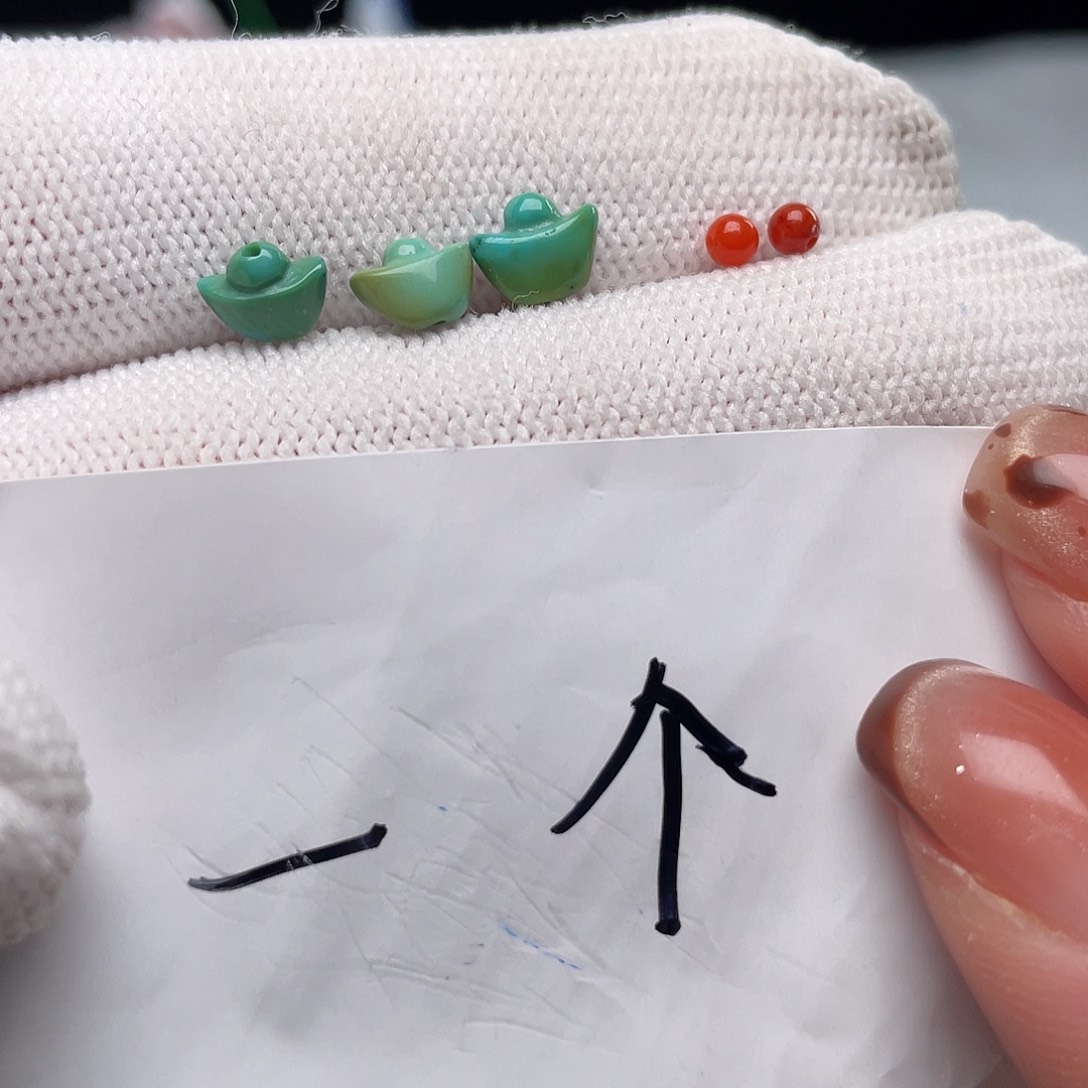 南红玛瑙未镶嵌珠宝奇石