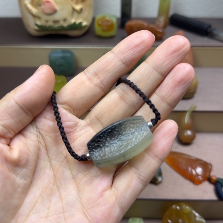未镶嵌蛇纹石玉颈饰