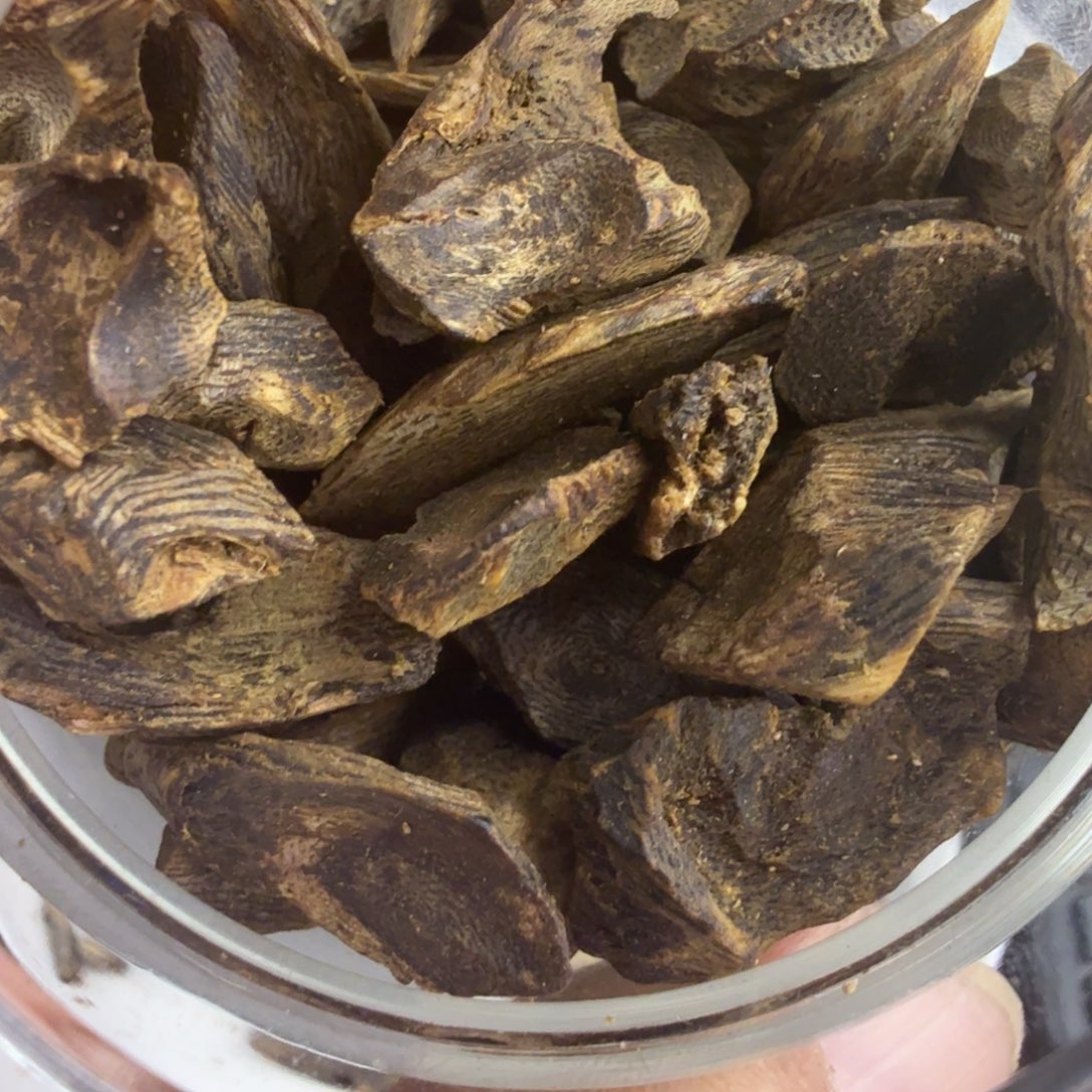 用***8香料沉水大树丁76克