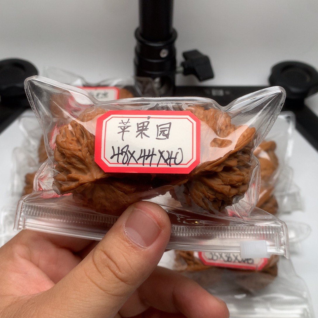 文玩核桃把件苹果园48