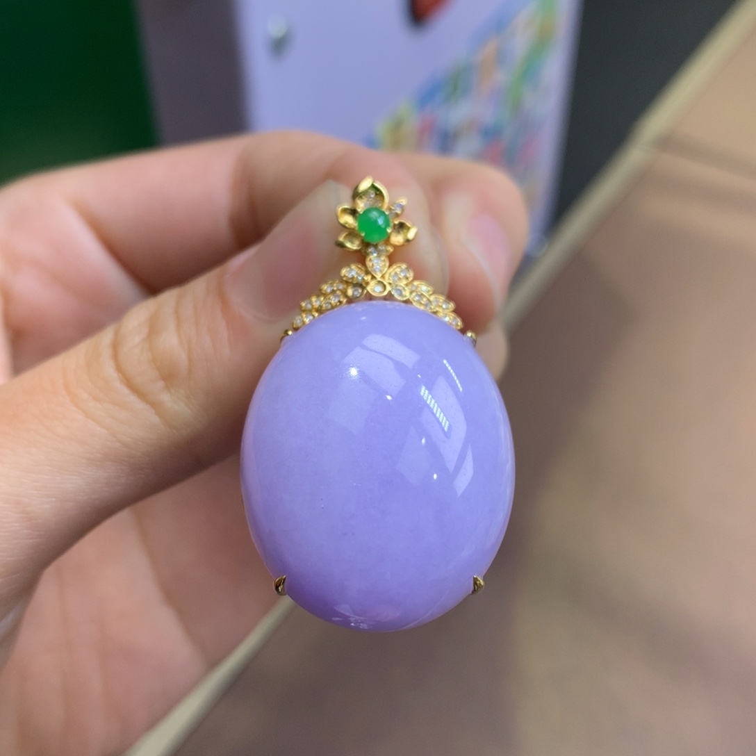 翡翠18K金镶嵌颈饰翡翠