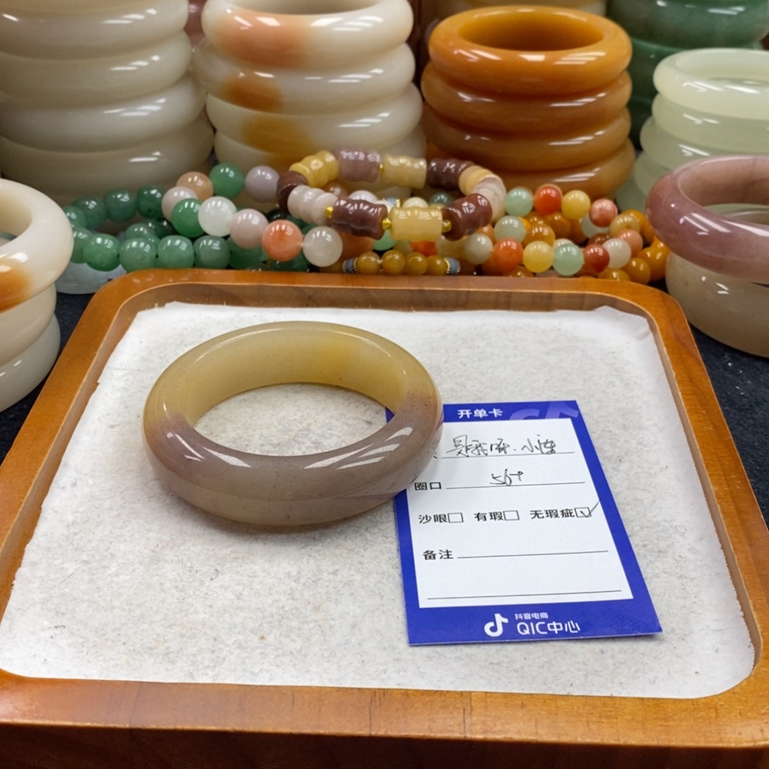 *****石英质玉未镶嵌手镯