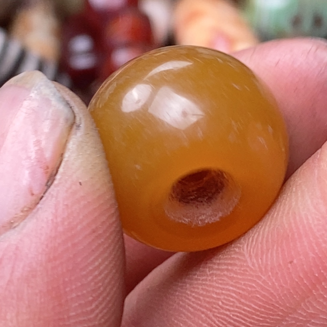 DIY琉璃珠子的颜色是蓝色的