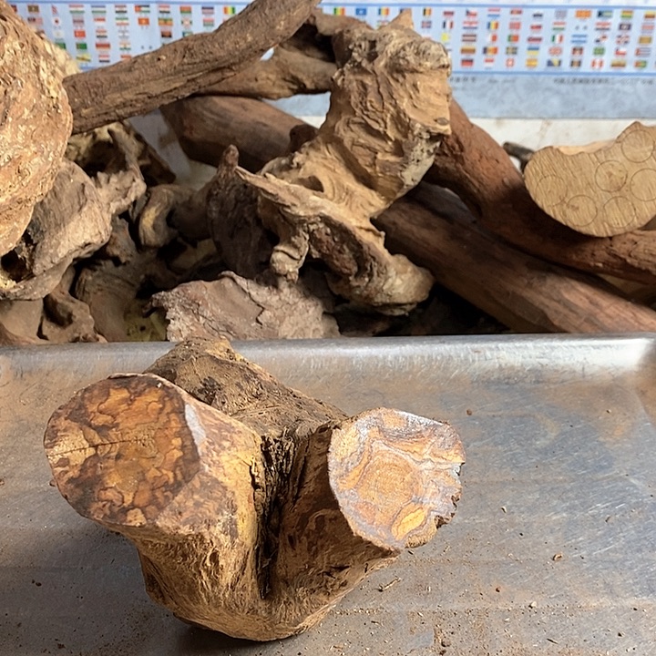 花梨木类男****败海南黄花梨