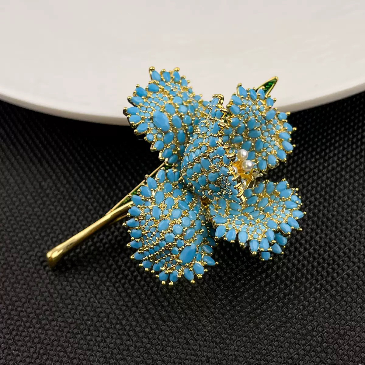 铜合金锆石胸针 1069新品爆款高货松松鸢尾花胸针