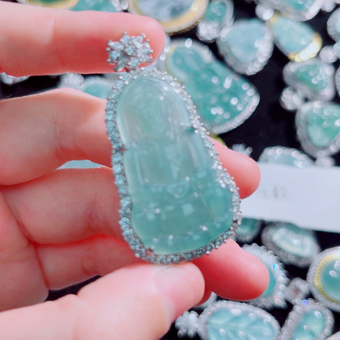 翡翠颈饰未镶嵌观音