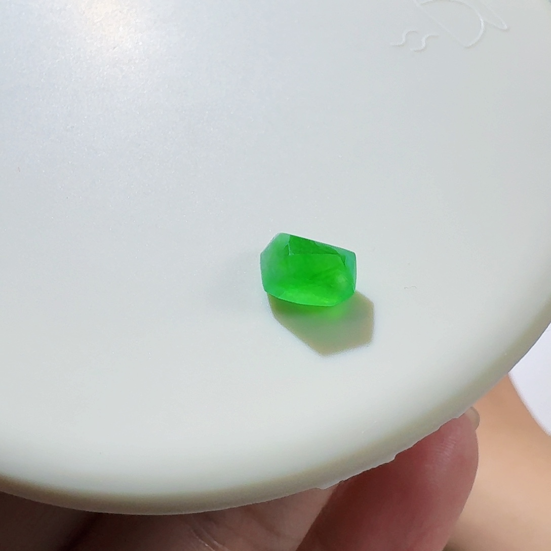 翡翠颈饰未镶嵌裸石