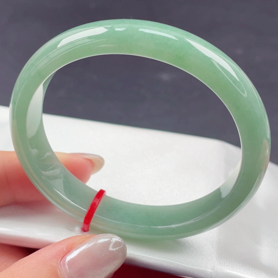 翡翠未镶嵌手镯54贵妃