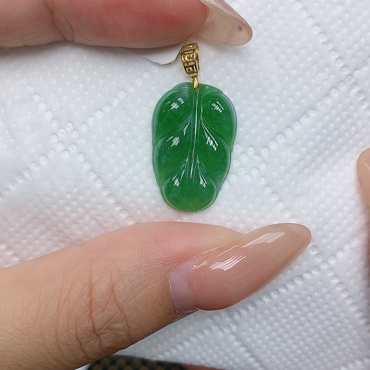 颈饰18K金镶嵌翡翠