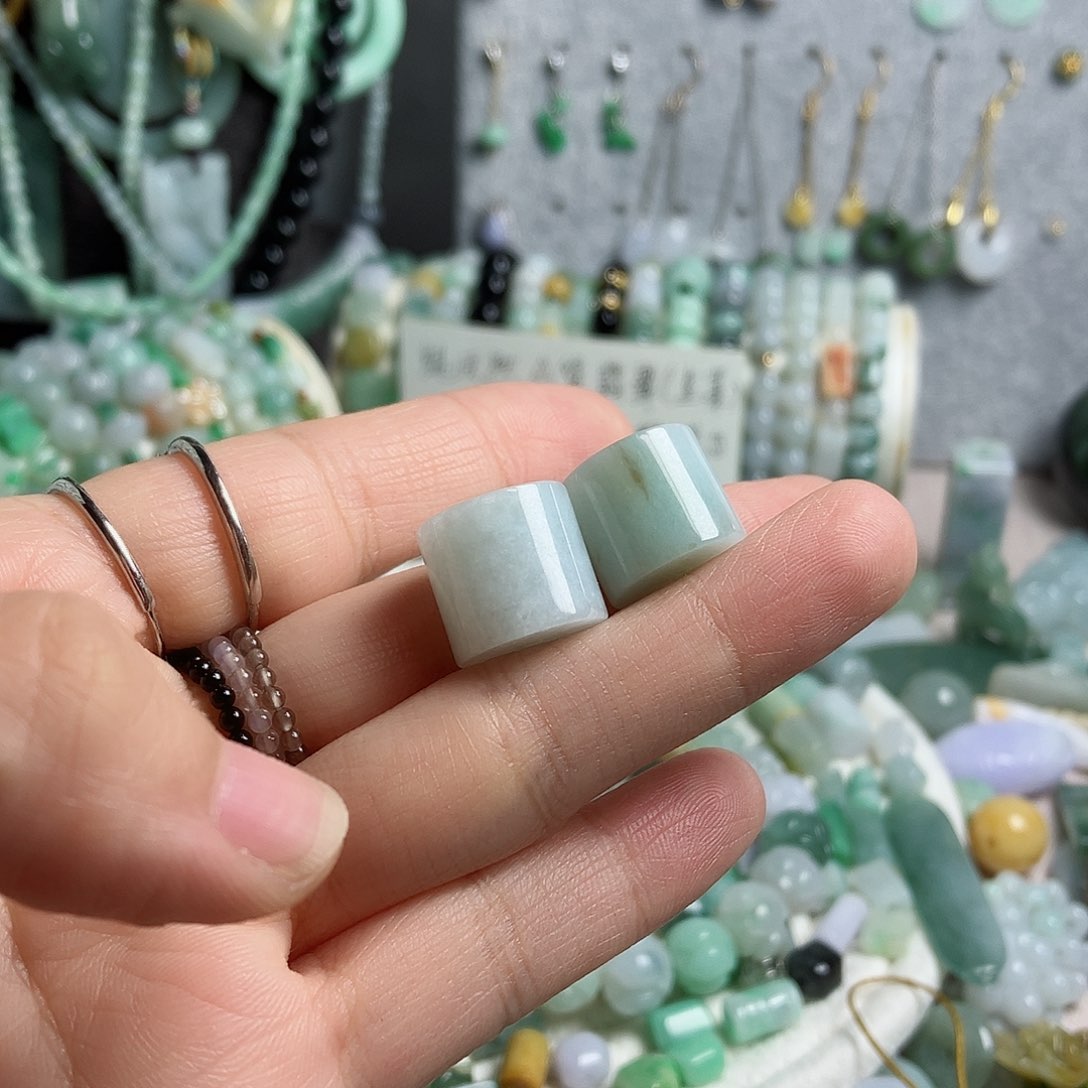 翡翠颈饰未镶嵌桶珠