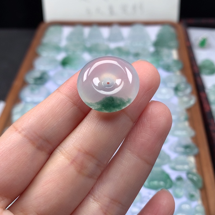 颈饰未镶嵌翡翠冰种飘花肥扣子